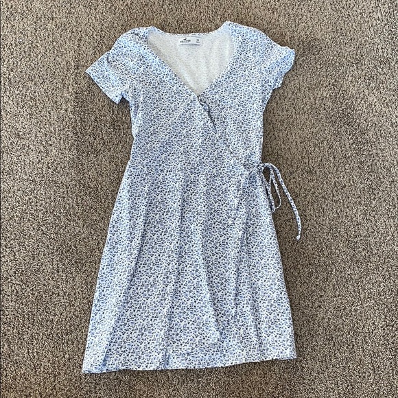 Hollister Dresses & Skirts - Hollister “wrap” dress